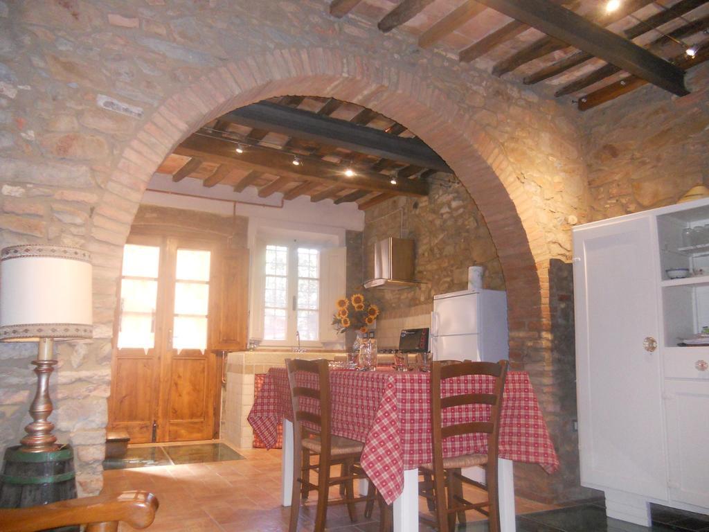 Apartment Casa Antica Chianni Pokoj fotografie